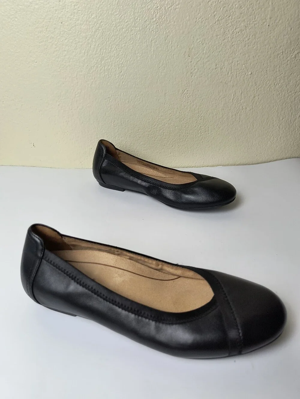 Vionic Caroll 7.5 Black Leather Ballet Flats